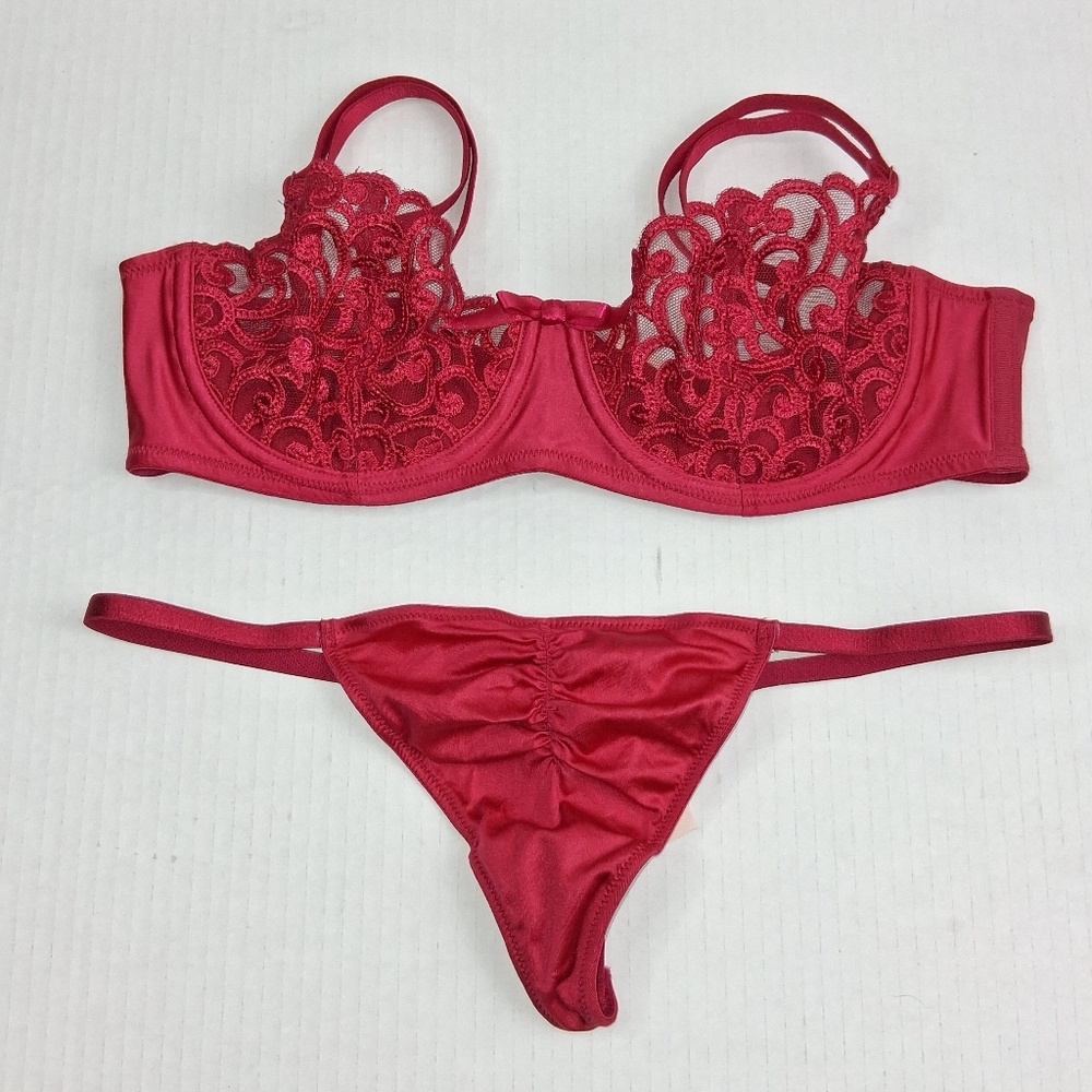 Victoria's Secret Vintage Y2K Red Sexy Lace Bra Thong Panty Set